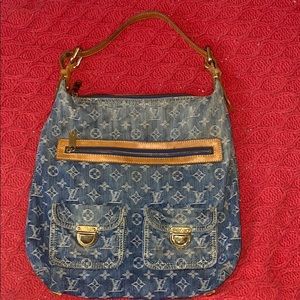 LOUIS VUITTON
BLUE MONOGRAM DENIM BAGGY GM